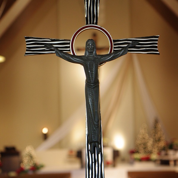 https://pixabay.com/photos/crucifix-crucifixion-cross-lent-2475417/