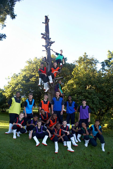 Drakensberg Boys Choir in ihrem 'African Kaleidoscope'-Konzertgewand. © Drakensberg Boys Choir