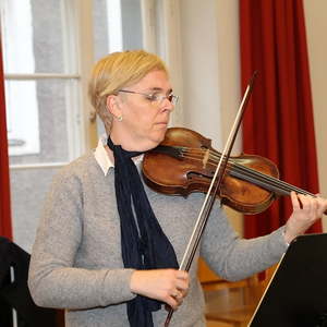Petra Samhaber-Eckhardt an der ersten Geige...
