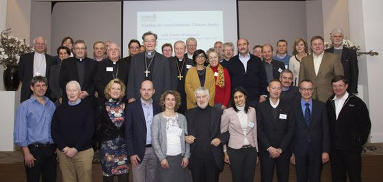 Diözesanbischof Dr. Ludwig Schwarz (hinten Mitte) und Heinz Hödl (vorne Mitte) mit den TeilnehmerInnen der CIDSE-Tagung.