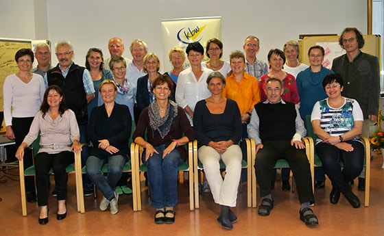 22 Frauen und Männer schlossen 2014 den Ausbildungslehrgang zum/zur PilgerbegleiterIn ab Foto: Kath. Bildungswerk OÖ