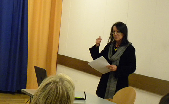 Gabriella Hauch sprach im Linzer Bildungshaus 'Haus der Frau' über Frauenleben in Linz.