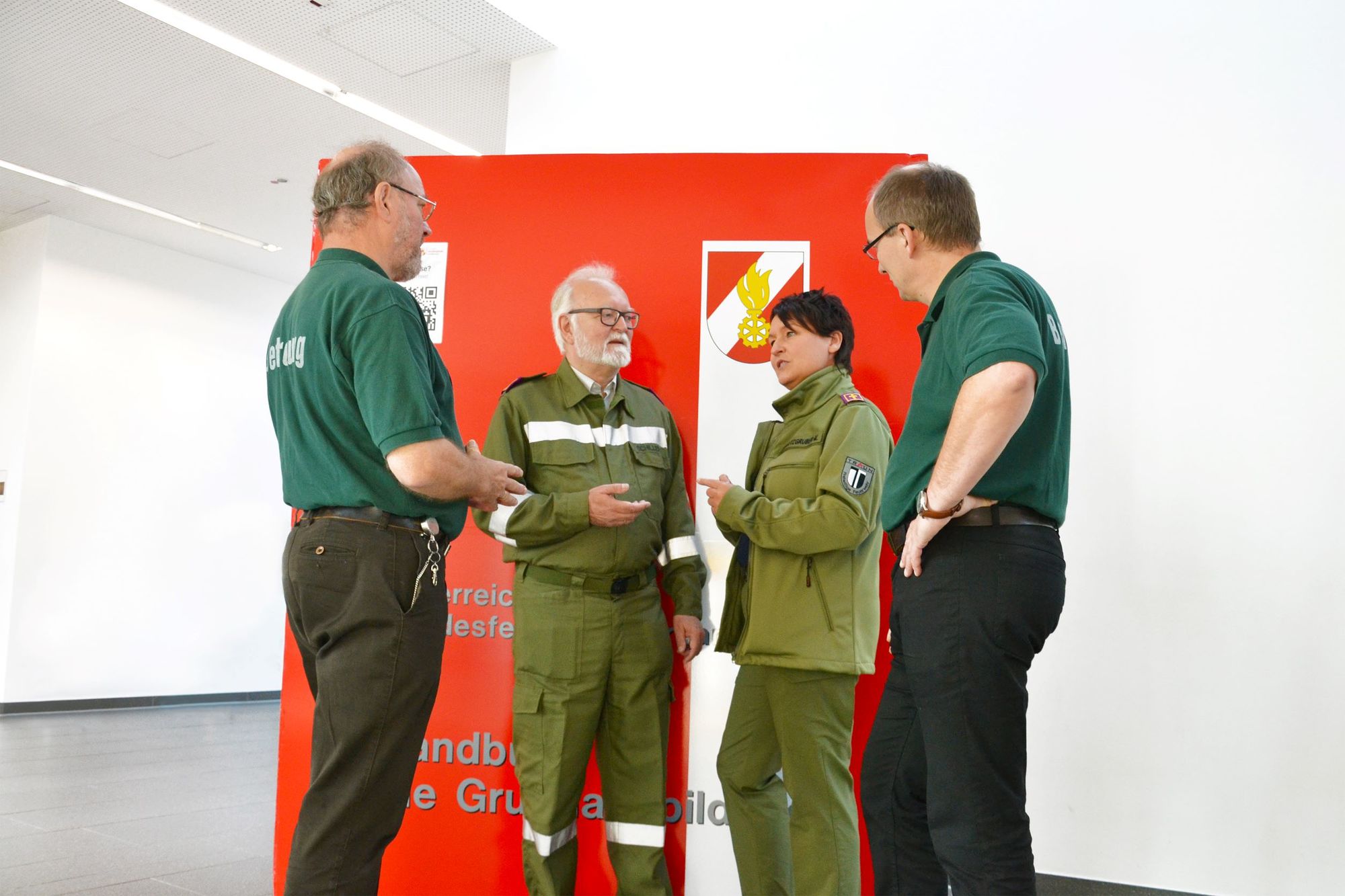 Diakon Schiller mit Feuerwehrseelsorgern