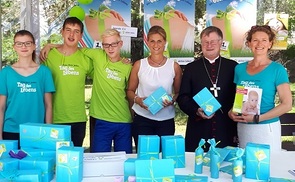 Bischof Manfred Scheuer beim Packerlstand