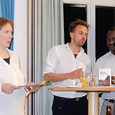 V. l.: Lucia Göbesberger, Dieter Behr und Emmanuel Mbolela