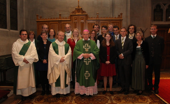 Gruppenfoto mit den neu gesendeten SeelsorgerInnen. © Diözese Linz