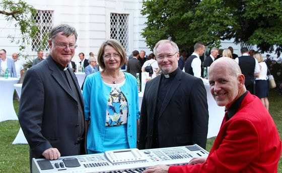 V. l.: Bischof Manfred Scheuer, die Direktorin von Pastorale Berufe Brigitte Gruber-Aichberger, Generalvikar Severin Lederhilger und Pianist Christian Fürst.