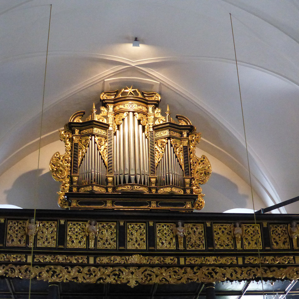 Brunnenthaler Freundt-Orgel (Link zum Foto: https://de.wikipedia.org/wiki/Datei:Leopold_Freundt_Orgel_Brunnenthal_1715_1.JPG)