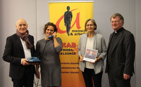 V. l.: Karl-Heinz Hellinger (Mobbing-Beauftragter der Diözese Linz), Mag.a Michaela Pröstler-Zopf (Mobbing-Beraterin), Mag.a Anna Wall-Strasser (Leiterin Betriebsseelsorge OÖ) und Bischof Dr. Manfred Scheuer.