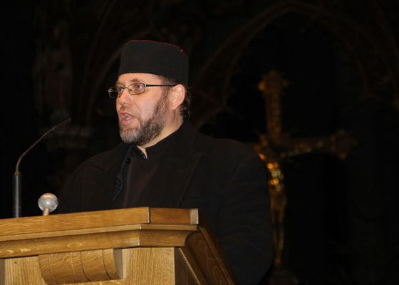 Pfarrer Sorin Bugner (Rumänisch-orthodoxe Kirche) bei der Predigt.