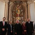 Pfr. Matthias Bukovics (evang. Pfarre Schwanenstadt), Veronika Messner (Besitzerin Marienkapelle), Dechant P. Josef Kampleitner, OKR i. R. Hannelore Reiner, Bischof Michael Bünker und Wilhelm Petri (Kurator evang. Gemeinde Schwanenstadt).