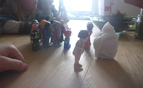 Lazarus nachgespielt mit Playmobil-Figuren
