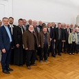 Die ausgezeichneten Priester und Diakone (mit ihren Ehefrauen) mit Bischof Manfred Scheuer, Generalvikar Severin Lederhilger, Bischofsvikar Johann Hintermaier, Ordinariatskanzler Christoph Lauermann, Martin Füreder und Peter Schwarzenbacher