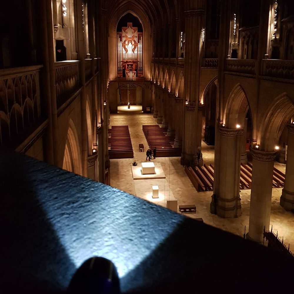 Im Licht der Taschenlampen