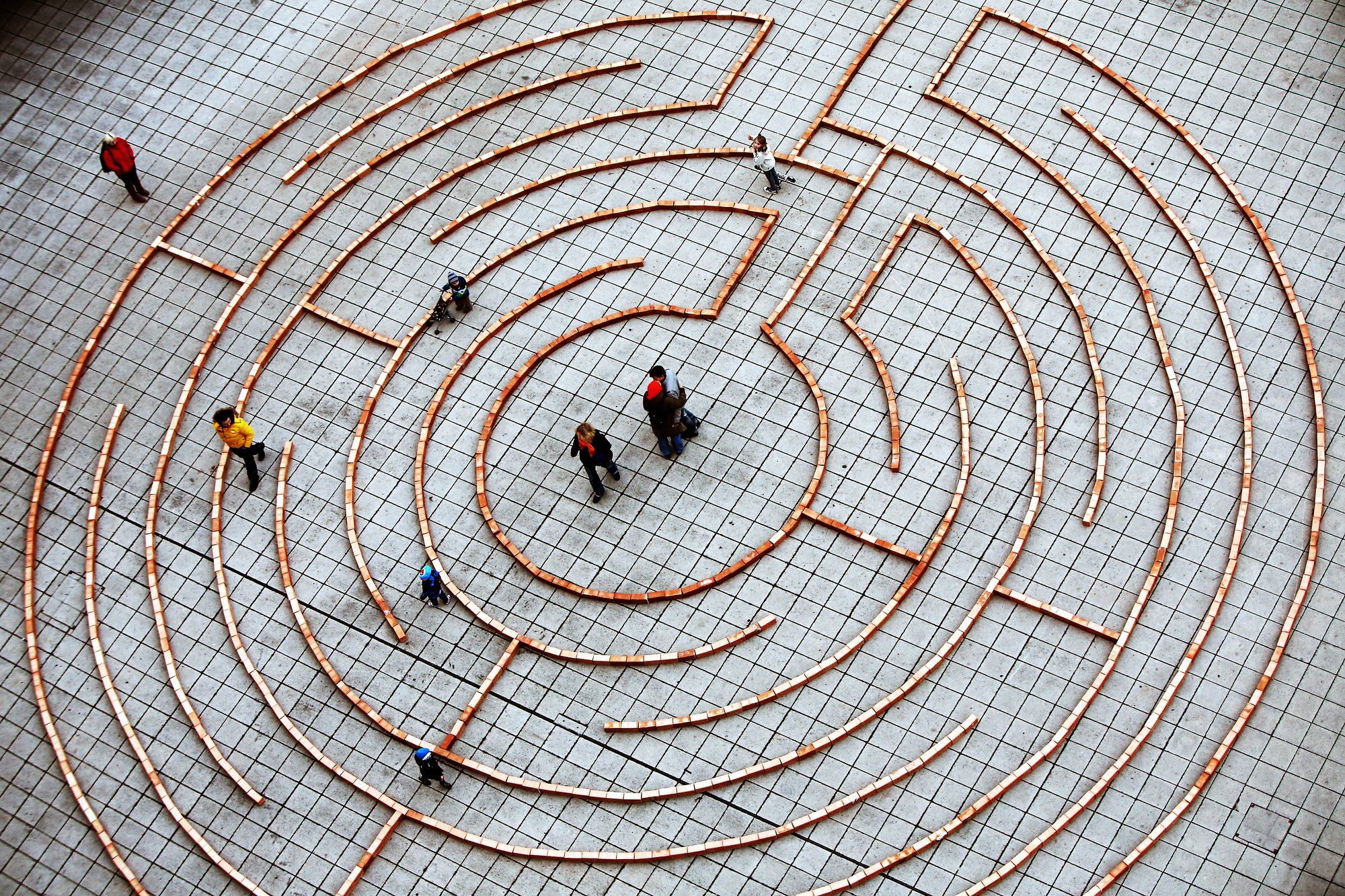 foto: VOLKER WEIHBOLD labyrinth am domplatz von wegen fastenaktion der katholischen jugend linz