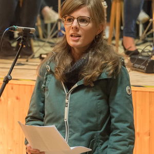 Gedenkfeier an die Opfer des ehemaligen KZ Außenlagers Ternbergzum Thema „Menschlichkeit ohne Grenzen“Bild: Jugendliche zum Thema 'Was ist Menschlichkeit?'Foto: Haijes 