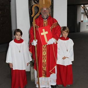 Nikoläuse unterwegs in St. Konrad