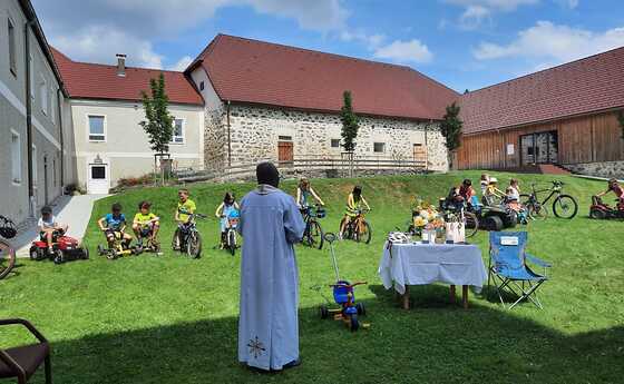 Kinder-Fahrzeug-Segnung
