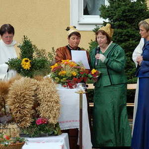 Erntedankfest mit Turmkreuzsteckung und Turmkreuzsegnung