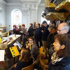 Auf der Empore III (MusikerInnen & Singphoniachor)                        