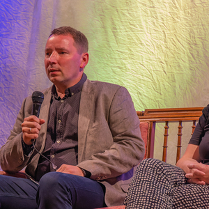 Dankefest im Pfarrsaal Kirchdorf an der Krems, Bild vlnr: Günter Wolfinger - scheidender Pfarrverwalter, Bernadette Hackl - scheidende Pastoralassistentin