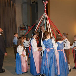 Trachtensonntag mit Ehejubilaren