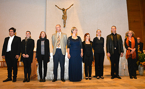 Die SängerInnen und MusikerInnen des Benefizkonzertes „Herbst.Zeit.Losen“ in der Pfarrkirche Leonding-Hart-St. Johannes am 30. September 2018 freuen sich über den anhaltenden Applaus.