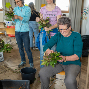 Kath. Jungschar der Pfarre Kirchdorf an der Krems übernahm heuer erstmals das Palmbuschen-Binden. 