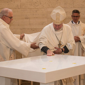 Altarweihe mit Bischof Manfred Scheuer