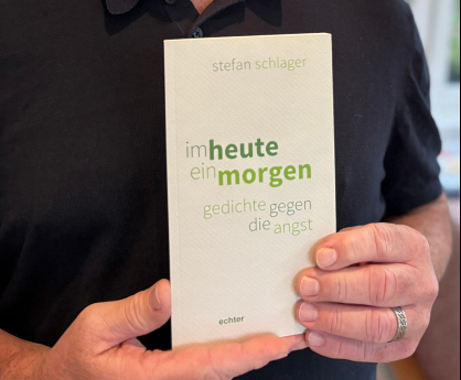 Autor Stefan Schlager mit seinem neuesten Buch