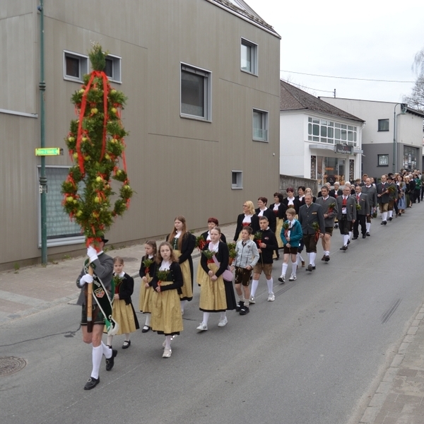 Palmprozession mit Palmbaum