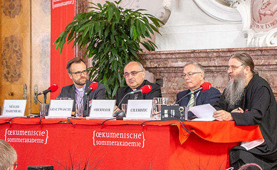 Podiumsdiskussion mit Superintendent Lars Müller-Marienburg, Bischof Wilhelm Krautwaschl und dem orthodoxen Bischof Andrej Ćilerdžić. 