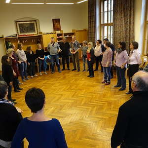 Andrea Latritsch-Karlbauer mit den Studierenden und Lehrenden des Konservatoriums für Kirchenmusik der Diözese Linz