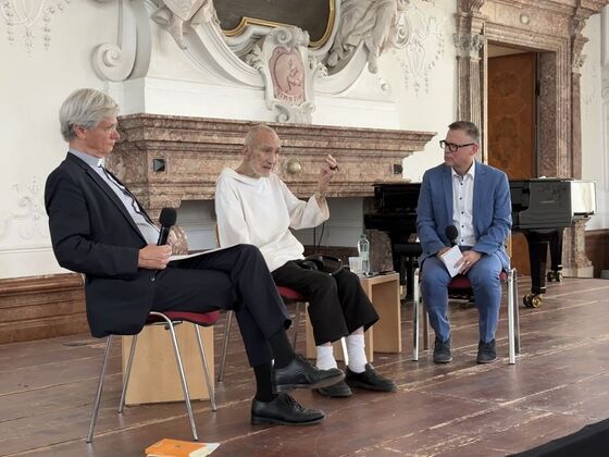 Im Gespräch: Matthias Beck, Br. David Steindl-Rast und Paul Wuthe (Kathpress)