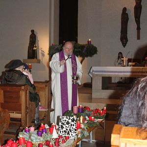 Adventkranzsegnung in St. Quirinus