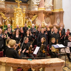 Applaus für Martina Daxböck, Martha Hirschmann, Bernd Lambauer, Gerd Kenda, Chor des Konservatoriums für Kirchenmusik der Diözese Linz und Barockensemble Linz unter der Leitung von Wolfgang Kreuzhuber