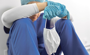 Erschöpfte Krankenschwester