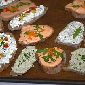 MODENSCHAU und Informationen über ökologisch und fair hergestellte Kleidung 