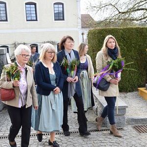 Palmweihe vor dem Pfarrheim