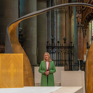 Michaela Leppen lädt zur Prozession durch das Katharinentor ein. 