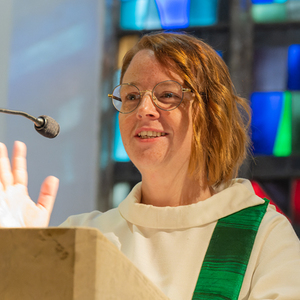 Bernadette Hackl beim Sonntagsgottesdienst anlässlich ihres Abschieds von der beruflichen Tätigkeit in der Pfarre Kirchdorf an der Krems