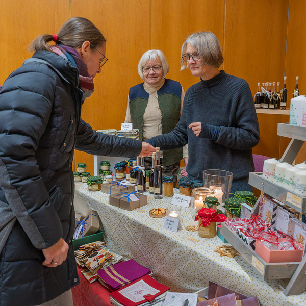 Selbstgemachtes aus der Pfarre Kirchdorf an der Krems wird angeboten