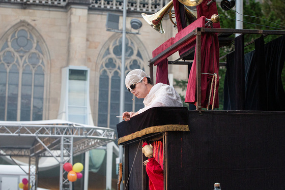 Jedermann auf dem Linzer Domplatz / © Diözese Linz / Maria Appenzeller Jedermann auf dem Linzer Domplatz
