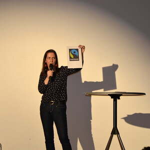 MODENSCHAU und Informationen über ökologisch und fair hergestellte Kleidung 