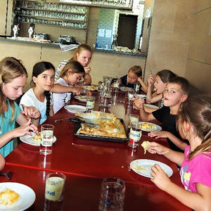 OLYMPUS DIGITAL CAMERA         