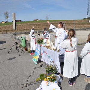 Pfarre Franking, vor der Mehrzweckhalle 