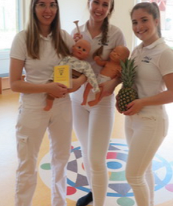 Die Hebammen besuchen unsere Schulanfänger