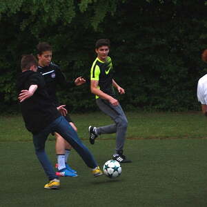 Fussball-Schlacht im Holzheimer Regen