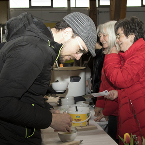 Fastensuppen-Essen am Bauernmarkt