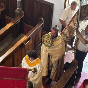 Einzug in die Kirche zum 4. Altar mit anschließender Kommunionfeier